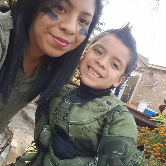 Meet your Posher, Iris - Picture 4 of 16